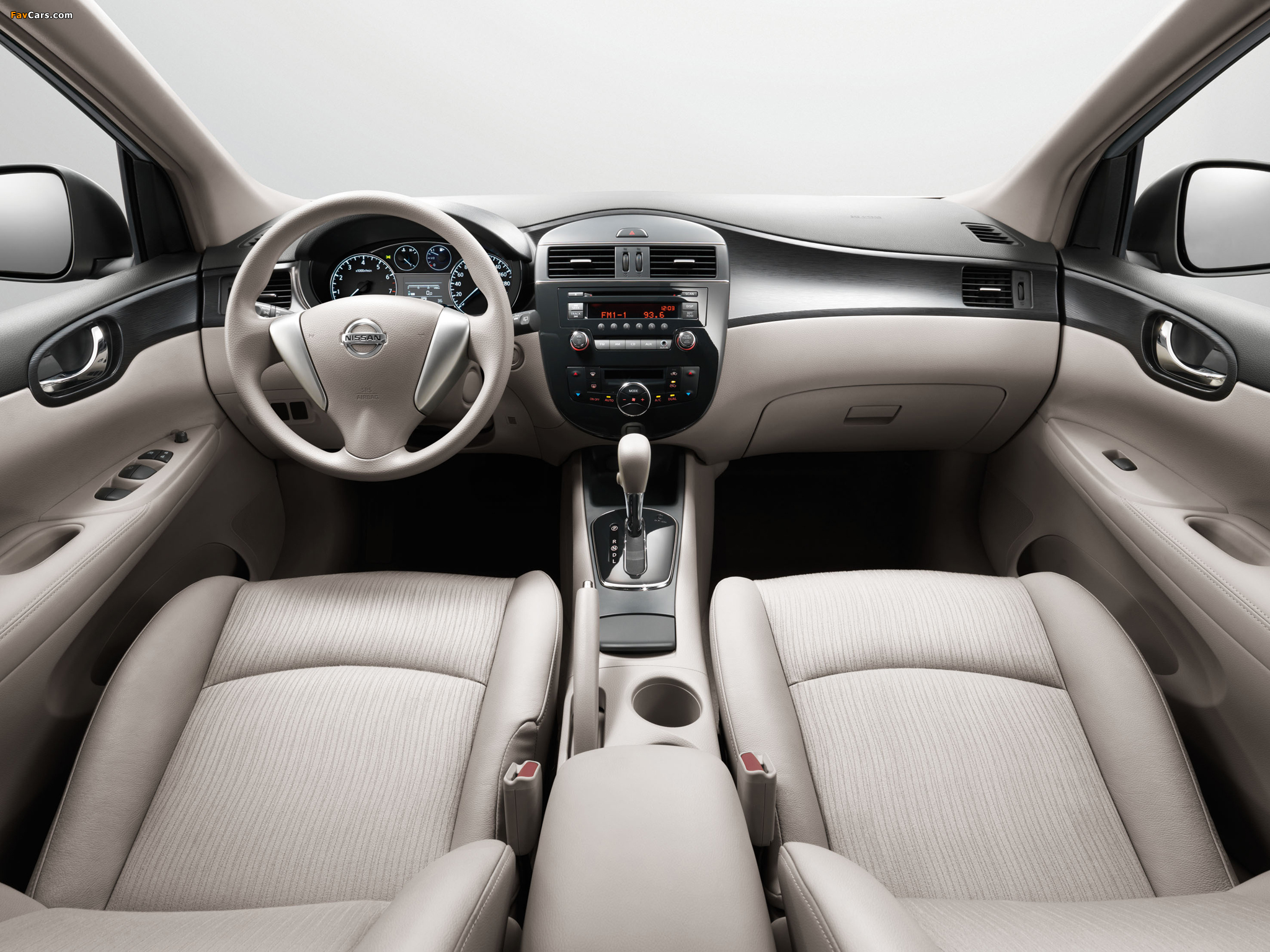 Nissan Tiida Hatchback CN-spec (C12) 2011 images (2048 x 1536)