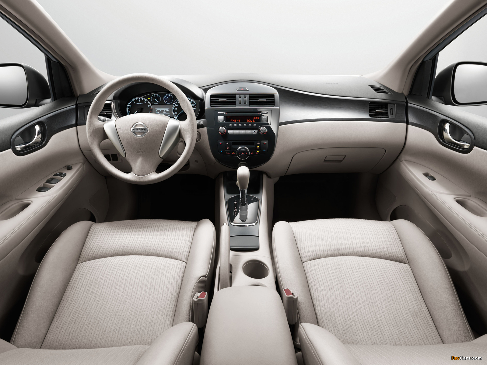 Nissan Tiida Hatchback CN-spec (C12) 2011 images (1600 x 1200)