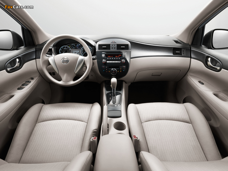 Nissan Tiida Hatchback CN-spec (C12) 2011 images (800 x 600)