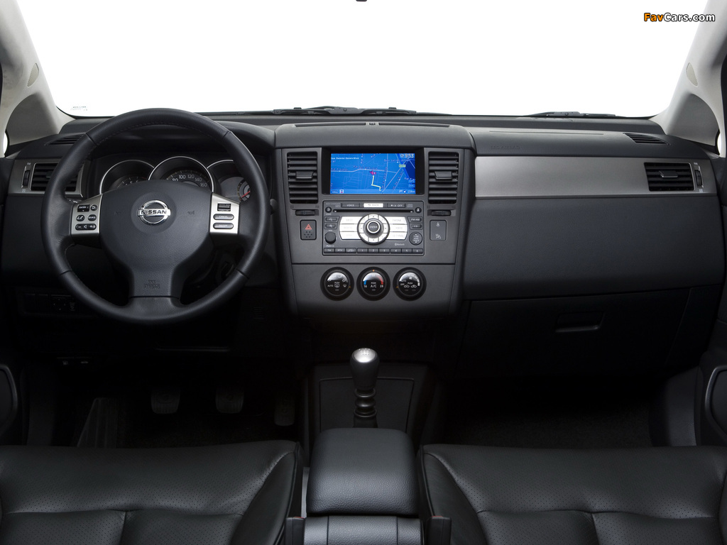 Photos of Nissan Tiida Hatchback (C11) 2007–10 (1024 x 768)