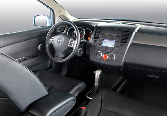 Photos of Nissan Tiida Hatchback (C11) 2010