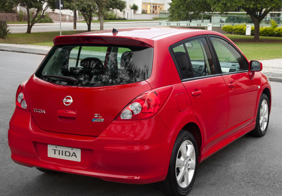 Photos of Nissan Tiida Hatchback BR-spec (C11) 2010