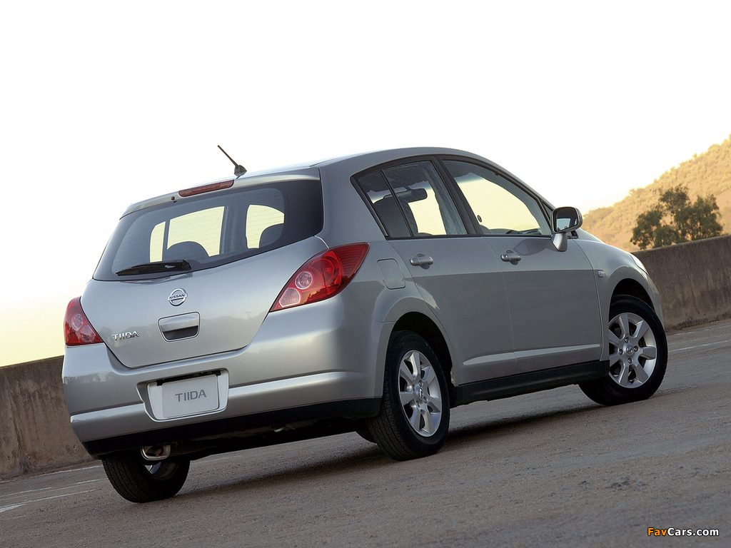 Pictures of Nissan Tiida Hatchback ZA-spec (C11) 2004–08 (1024 x 768)