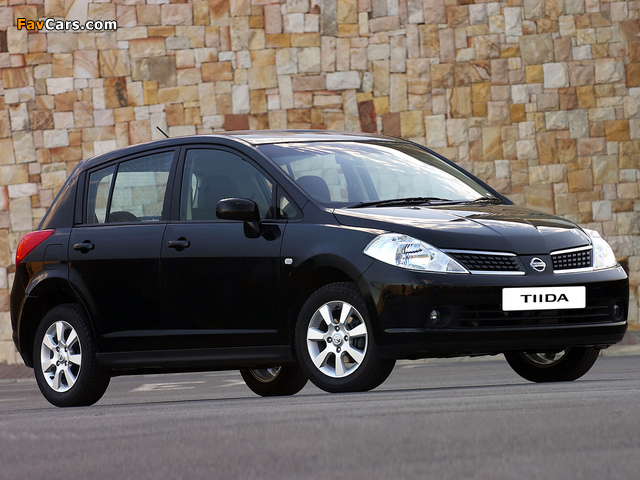 Pictures of Nissan Tiida Hatchback ZA-spec (C11) 2004–08 (640 x 480)