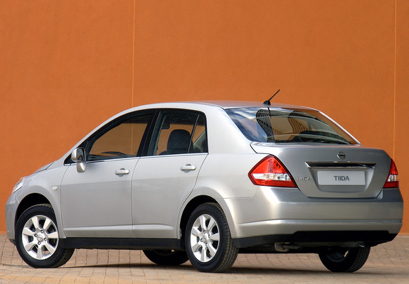 Tiida 2005 Rear Pictures of Nissan Tiida Sedan ZA-spec (SC11) 2005–08