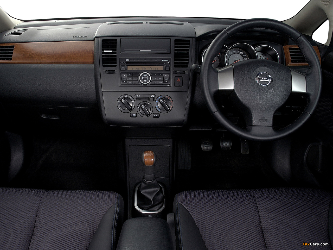 Pictures of Nissan Tiida Sedan ZA-spec (SC11) 2005–08 (1280 x 960)