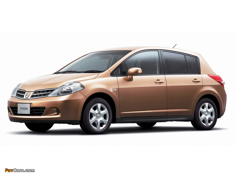 Pictures of Nissan Tiida Hatchback JP-spec (C11) 2008–12 (800 x 600)
