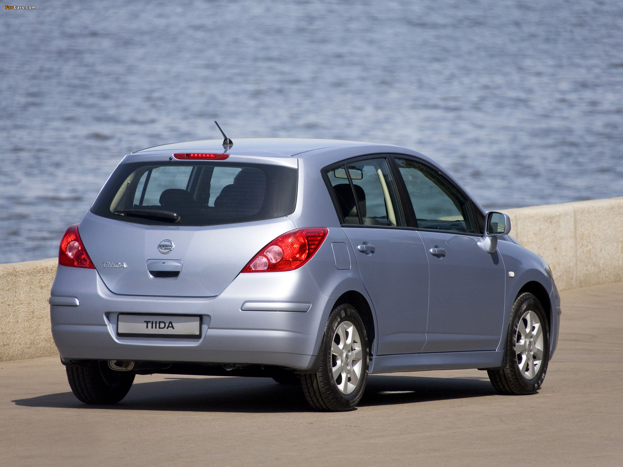 Pictures of Nissan Tiida Hatchback (C11) 2010 (2048 x 1536)