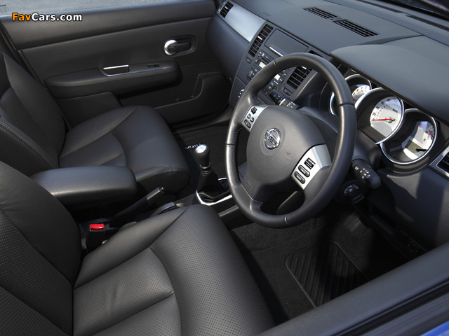 Pictures of Nissan Tiida Hatchback AU-spec (C11) 2010 (640 x 480)