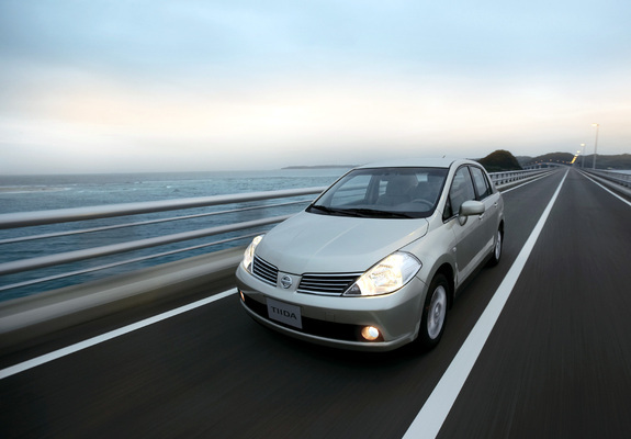 Nissan Tiida Sedan CN-spec (SC11) 2005–08 wallpapers