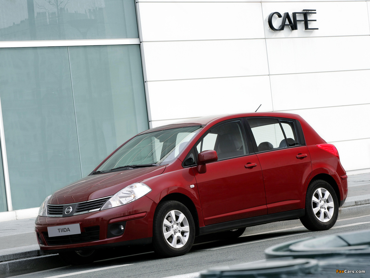 Nissan Tiida Hatchback (C11) 2007–10 wallpapers (1280 x 960)