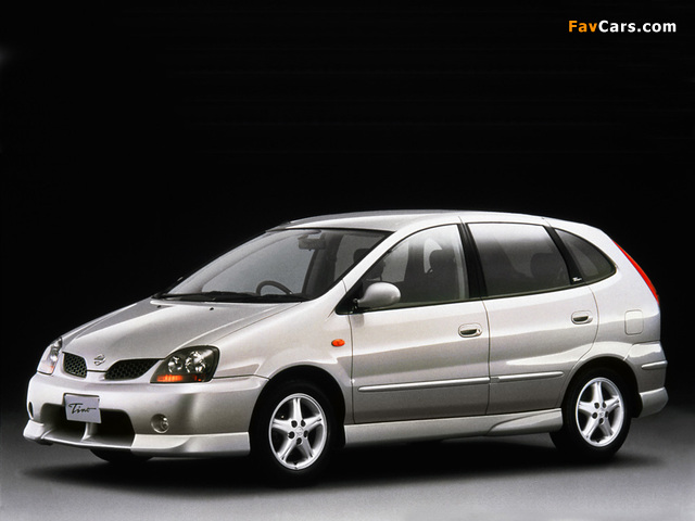Photos of Nissan Tino (V10) 1998–2003 (640 x 480)