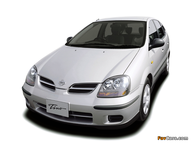 Pictures of Nissan Tino (V10) 1998–2003 (640 x 480)