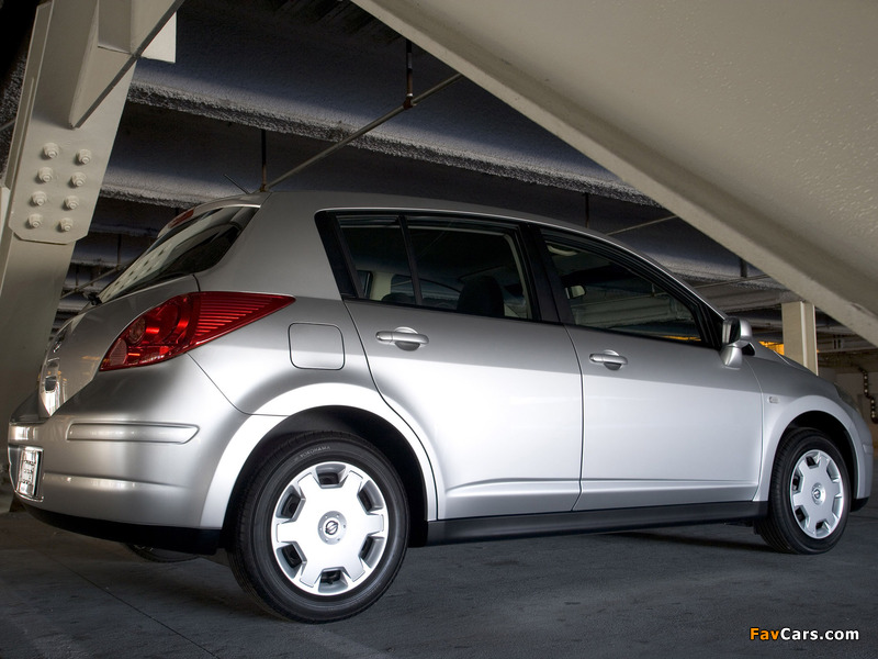 Nissan Versa Hatchback 2006–09 images (800 x 600)