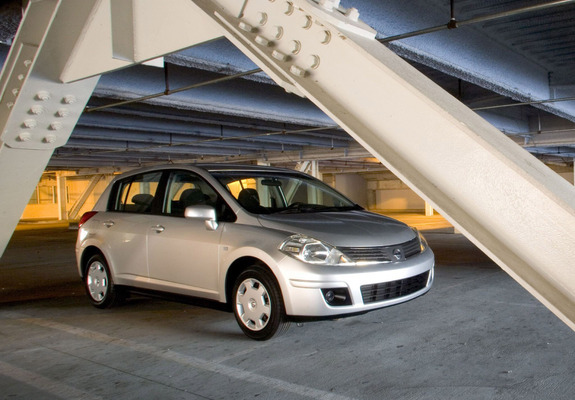 Nissan Versa Hatchback 2006–09 pictures