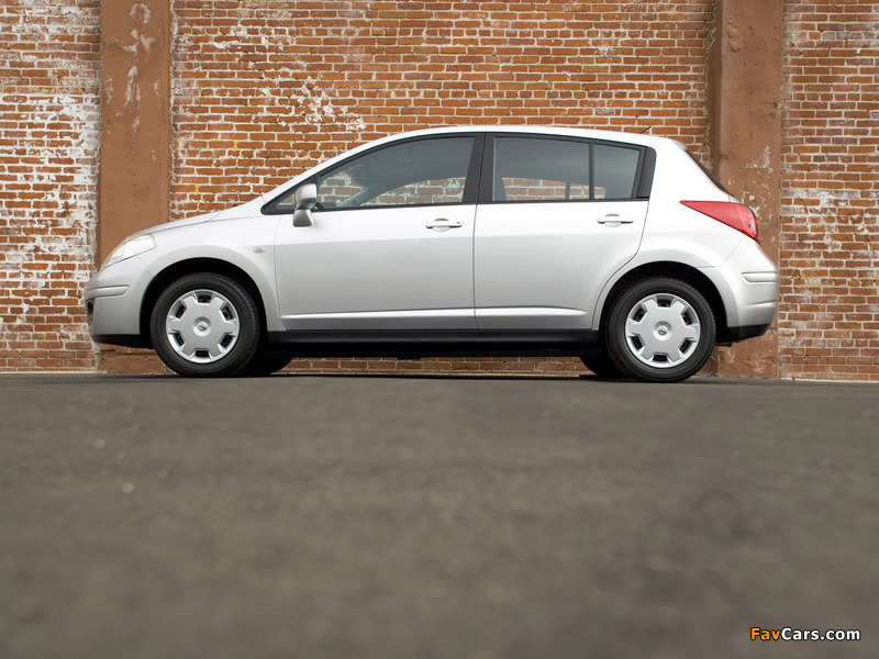 Nissan Versa Hatchback 2006–09 wallpapers (800 x 600)