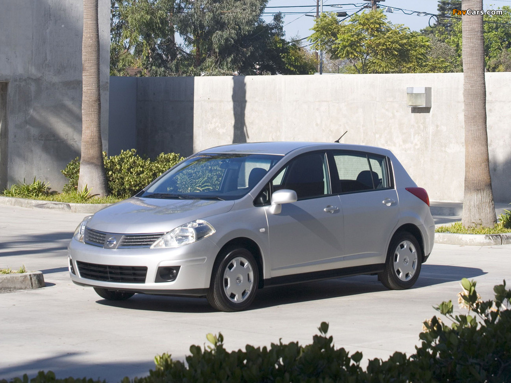 Photos of Nissan Versa Hatchback 2006–09 (1024 x 768)