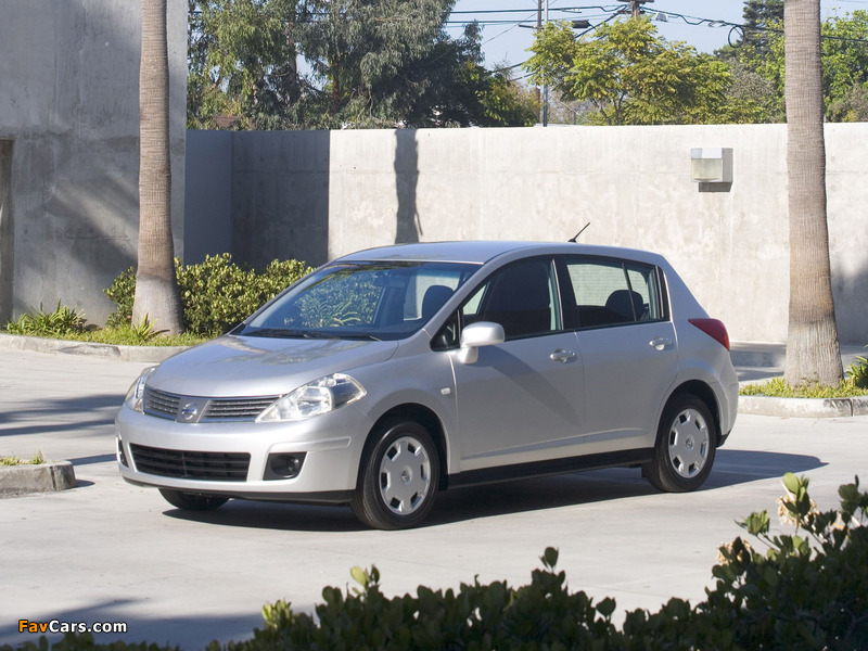 Photos of Nissan Versa Hatchback 2006–09 (800 x 600)