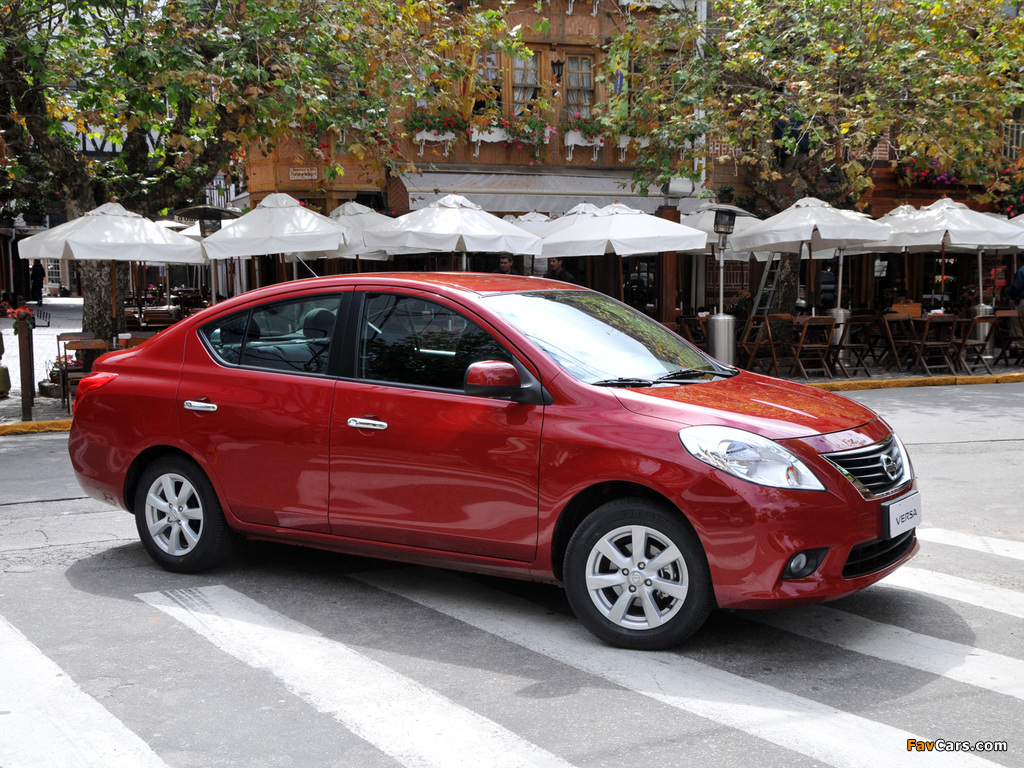 Photos of Nissan Versa Sedan BR-spec (B17) 2011 (1024 x 768)