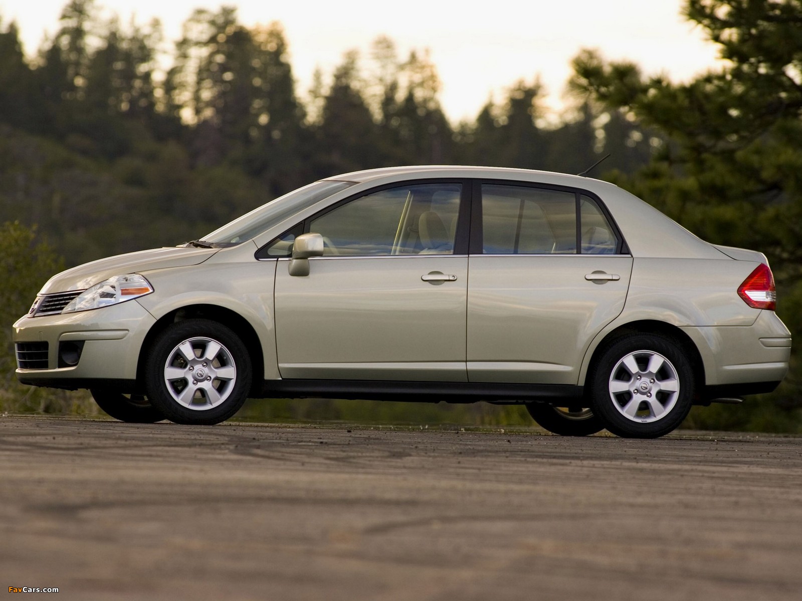 Pictures of Nissan Versa Sedan 2006–09 (1600 x 1200)