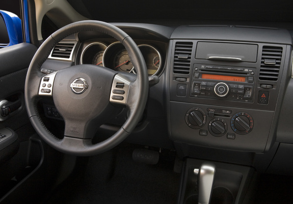 Pictures of Nissan Versa Hatchback 2009