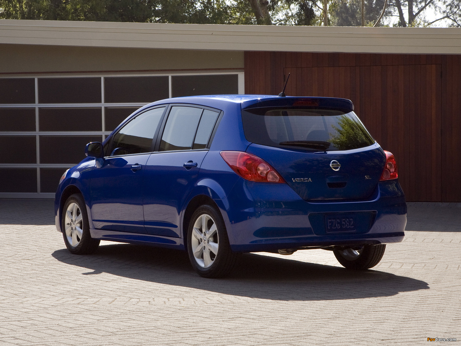 Pictures of Nissan Versa Hatchback 2009 (1600 x 1200)