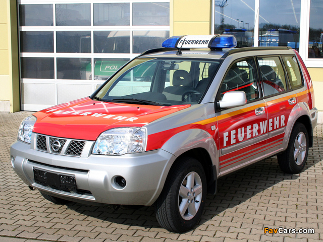 Nissan X-Trail Feuerwehr (T30) 2004–07 wallpapers (640 x 480)