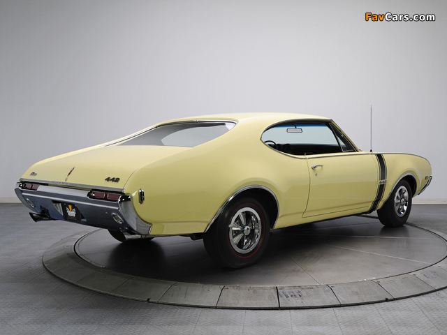 Photos of Oldsmobile 442 Holiday Coupe (4487) 1968 (640 x 480)