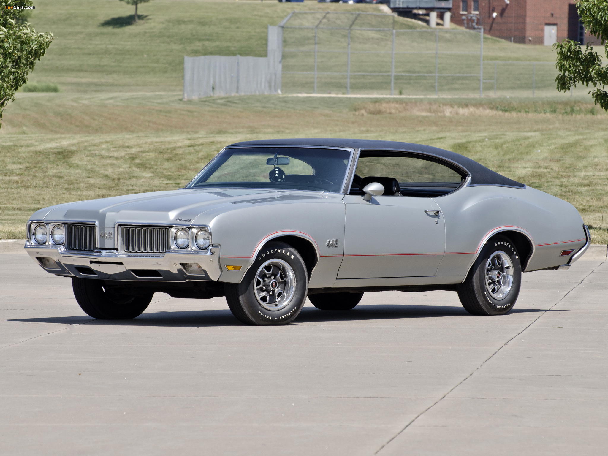Photos of Oldsmobile 442 Holiday Coupe (4487) 1970 (2048 x 1536)