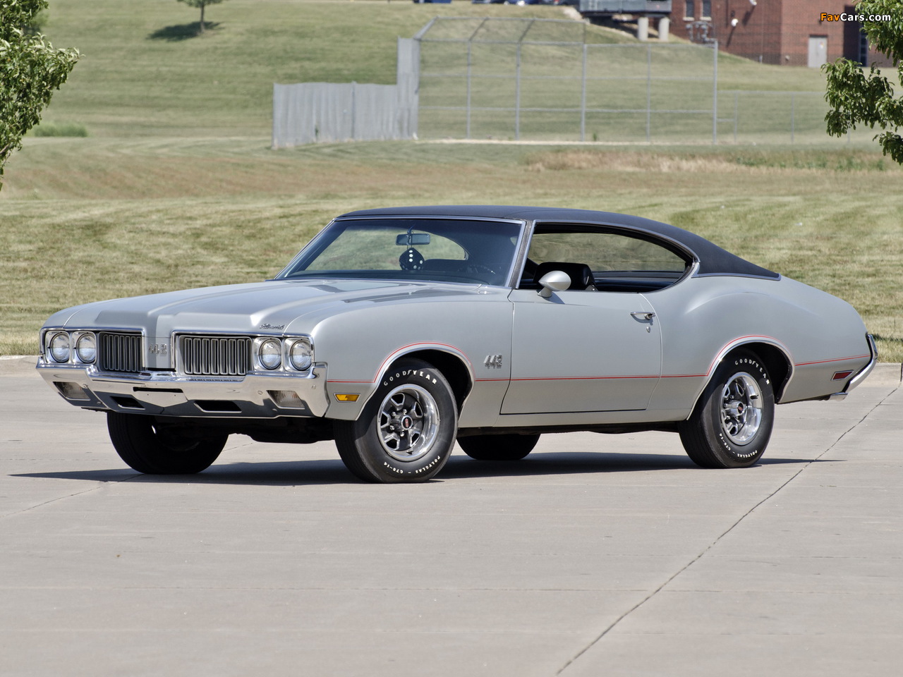 Photos of Oldsmobile 442 Holiday Coupe (4487) 1970 (1280 x 960)