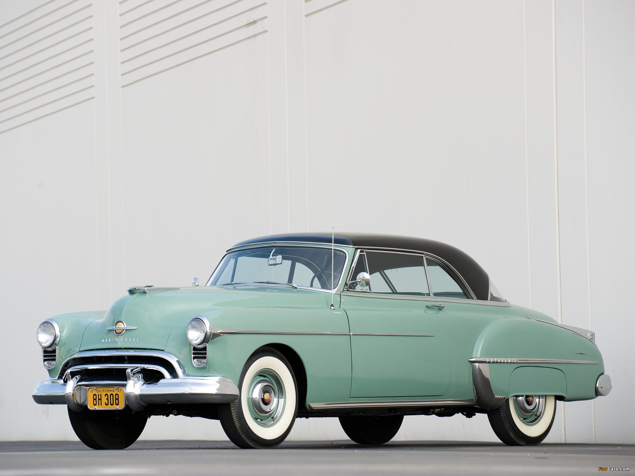 Images of Oldsmobile Futuramic 88 Holiday Coupe (3737) 1950 (2048 x 1536)