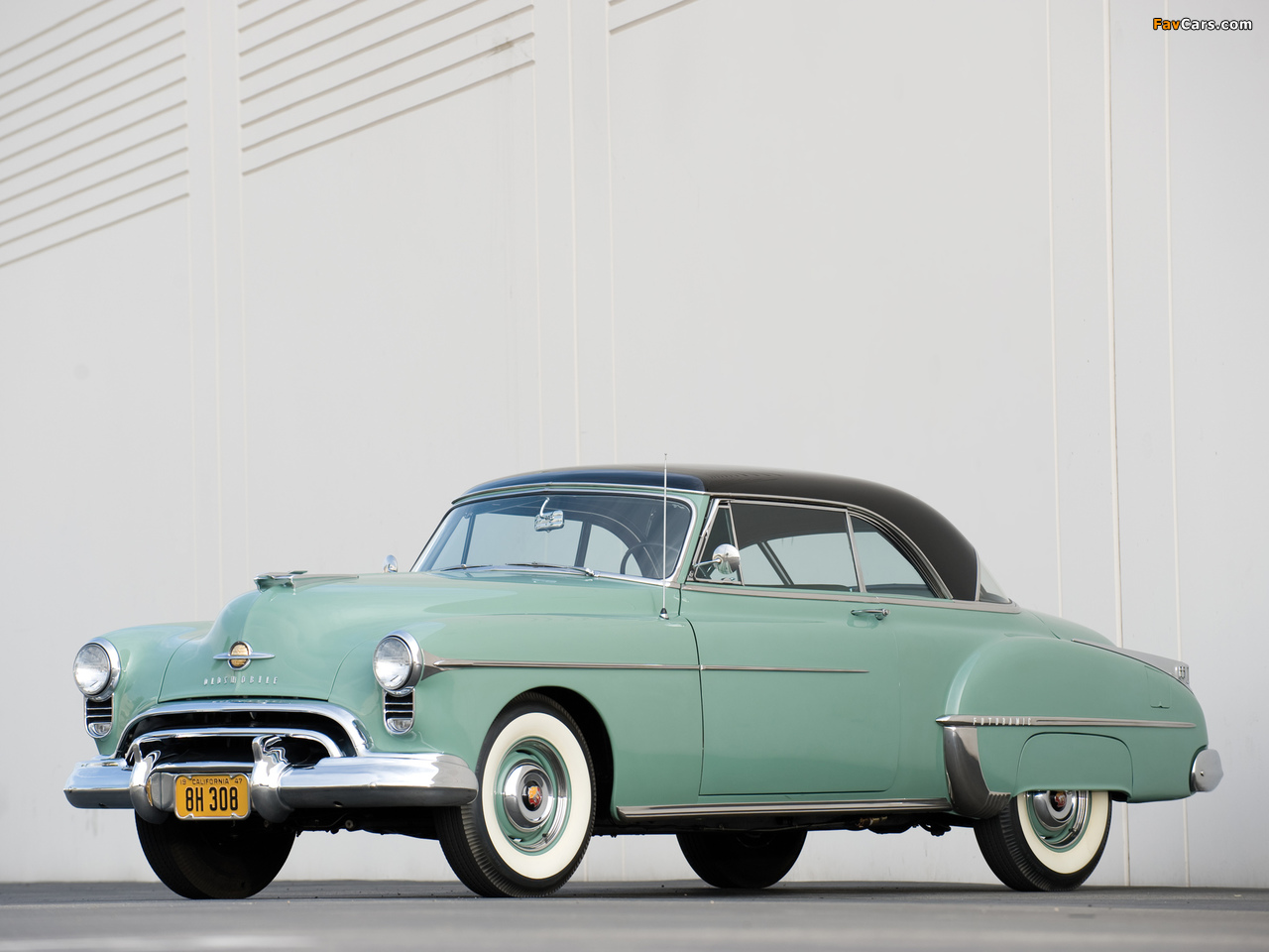 Images of Oldsmobile Futuramic 88 Holiday Coupe (3737) 1950 (1280 x 960)