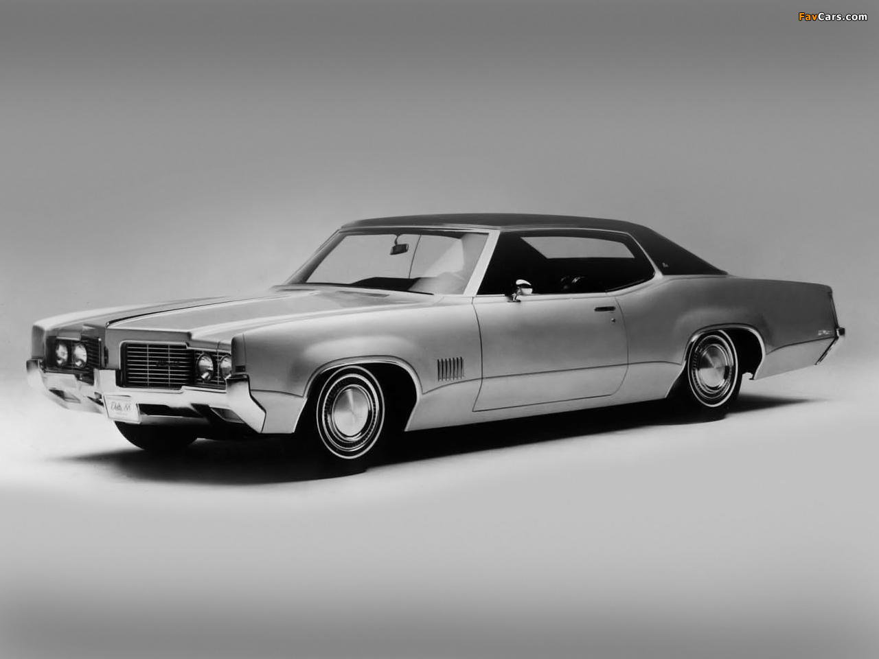 Images of Oldsmobile Delta 88 Royale Holiday Coupe (6647) 1969 (1280 x 960)