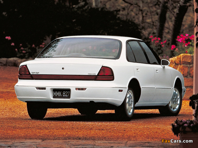 Oldsmobile Eighty Eight 1996–99 pictures (640 x 480)