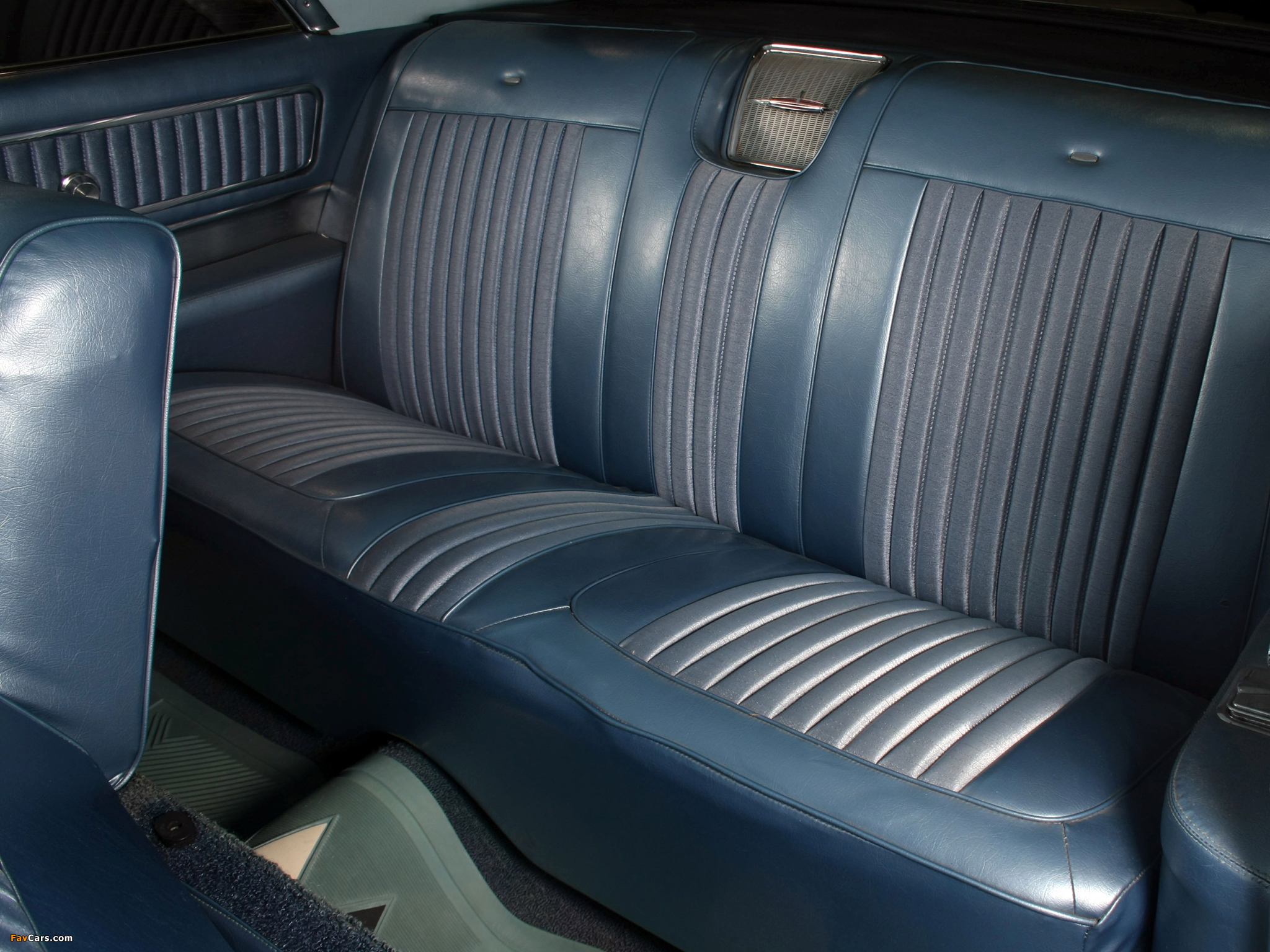 Photos of Oldsmobile Super 88 2-door Holiday Hardtop (3547) 1963 (2048 x 1536)