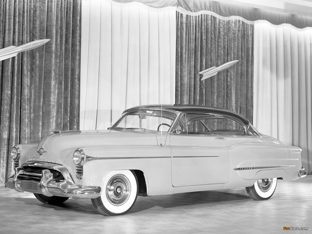 Images of Oldsmobile 98 Holiday Coupe (3837) 1950 (1280 x 960)