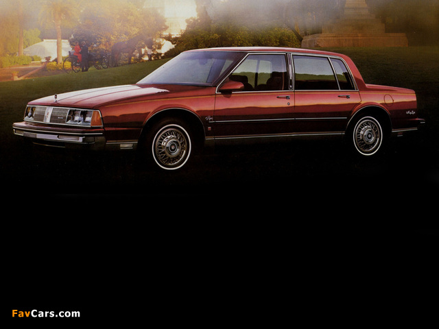 Oldsmobile Ninety-Eight Regency Sedan 1985–86 photos (640 x 480)