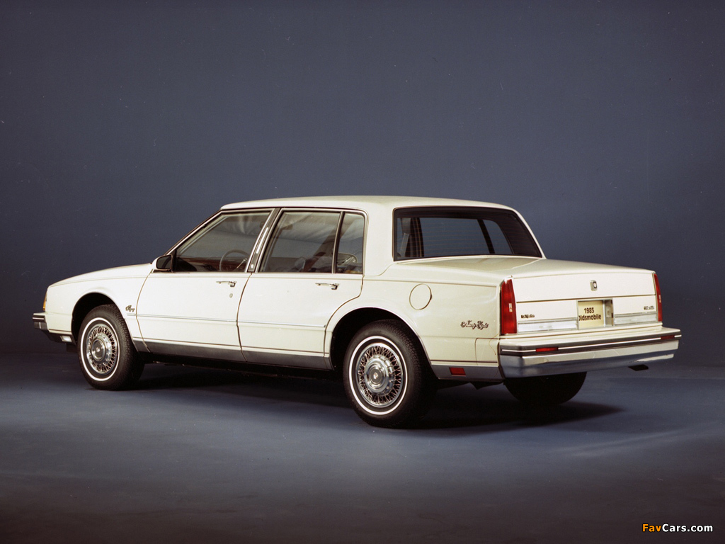 Oldsmobile Ninety-Eight Regency Sedan 1985–86 wallpapers (1024 x 768)