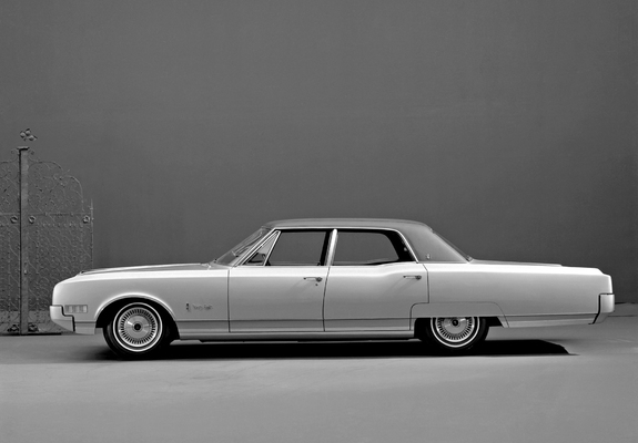 Photos of Oldsmobile 98 Luxury Sedan (8669) 1966