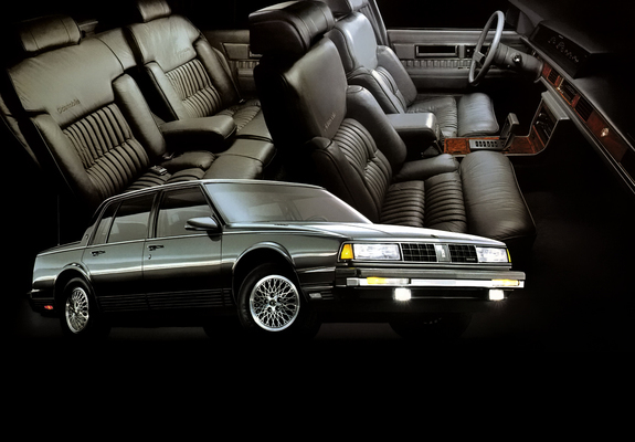 Photos of Oldsmobile Ninety-Eight Touring Sedan 1987–88