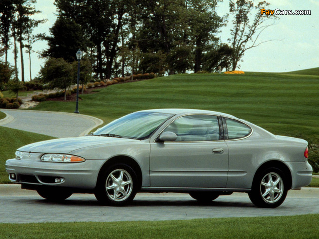 Images of Oldsmobile Alero Coupe 1998–2004 (640 x 480)