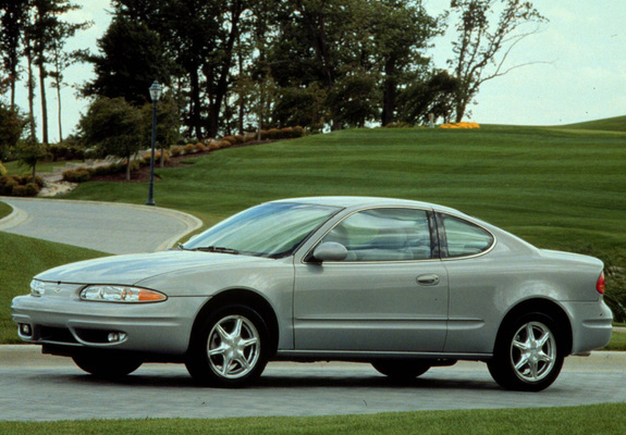 Images of Oldsmobile Alero Coupe 1998–2004