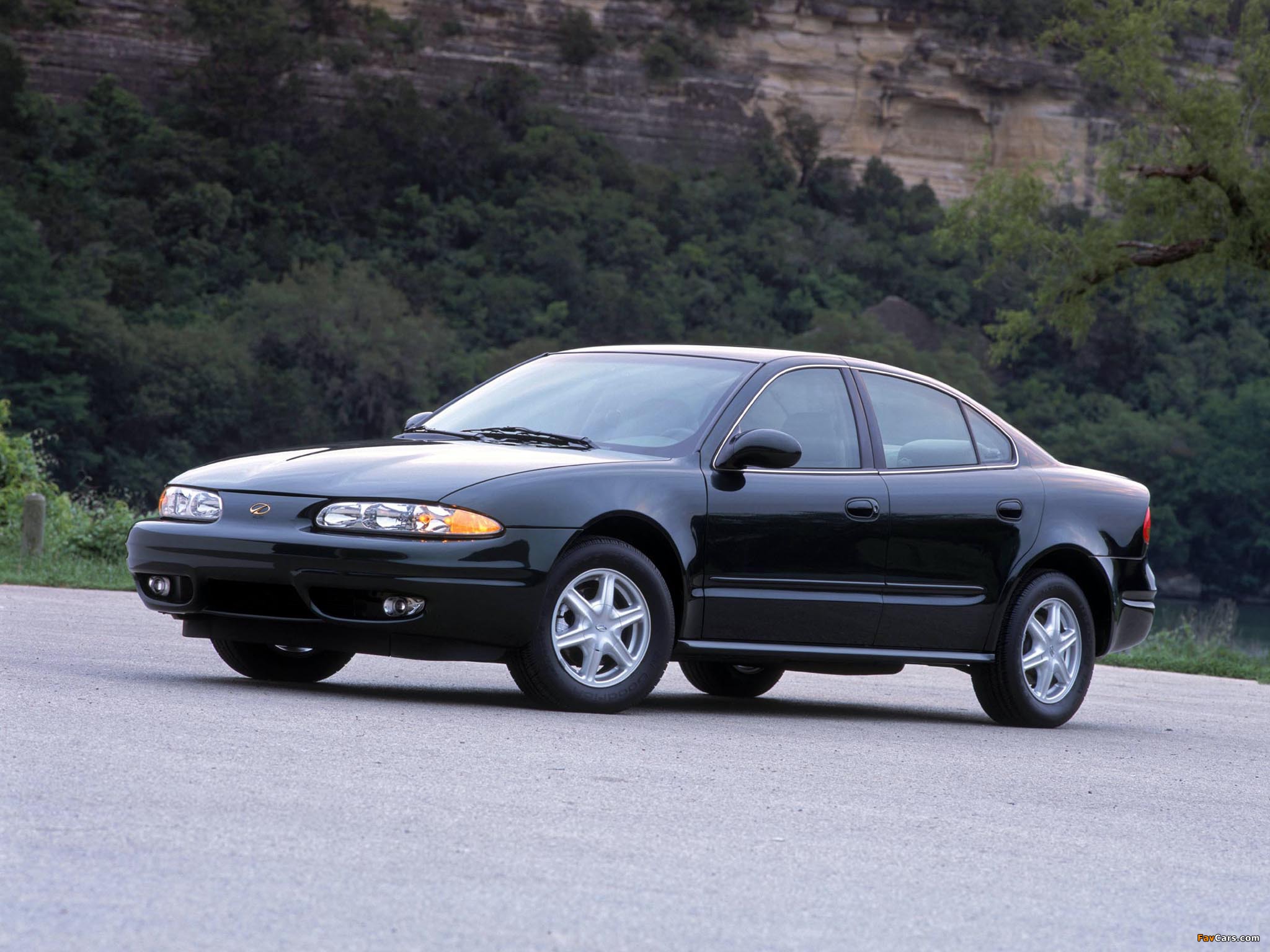 Oldsmobile Alero Sedan 1998–2004 pictures (2048 x 1536)