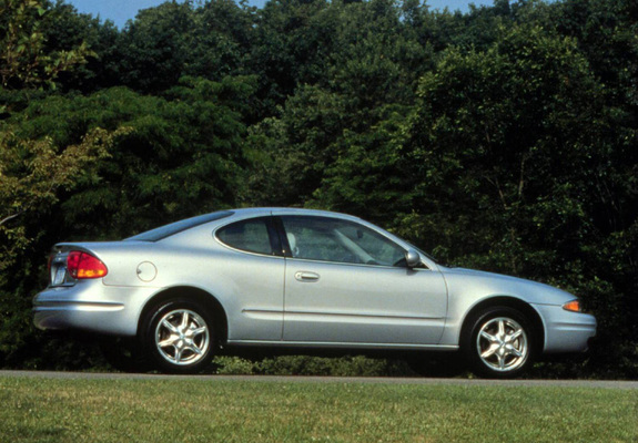 Photos of Oldsmobile Alero Coupe 1998–2004