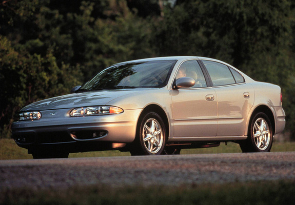 Photos of Oldsmobile Alero Sedan 1998–2004