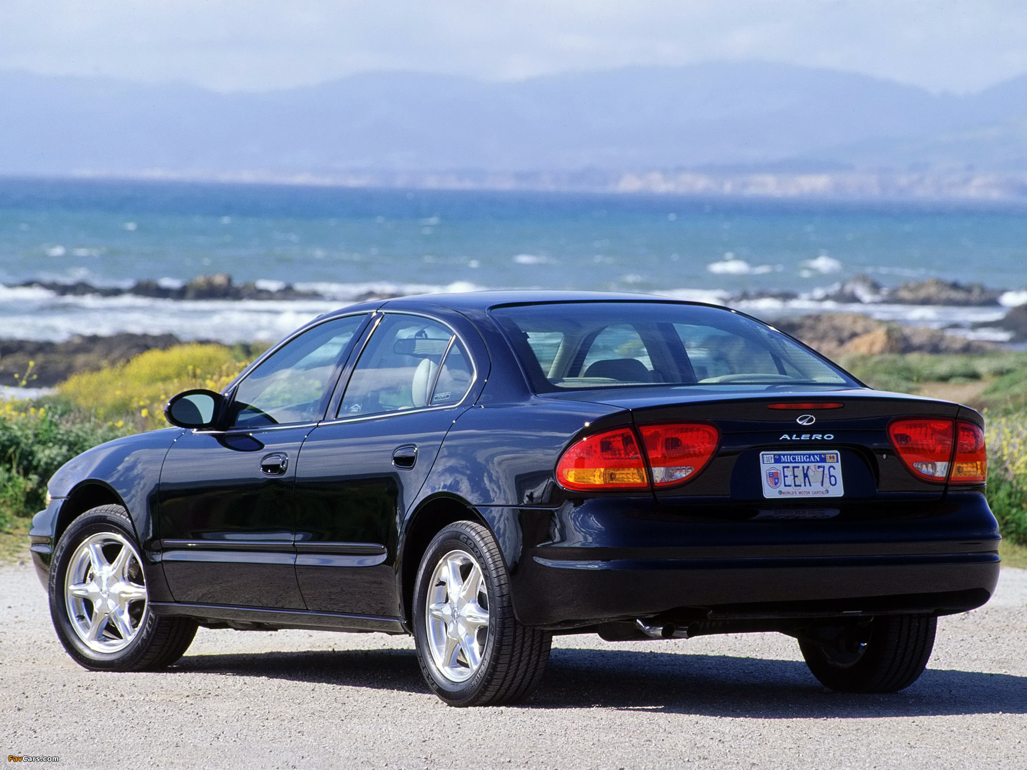 Photos of Oldsmobile Alero Sedan 1998–2004 (2048 x 1536)