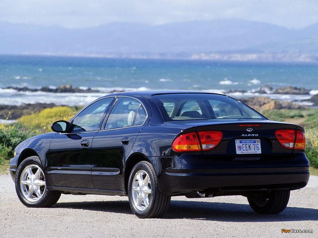 Photos of Oldsmobile Alero Sedan 1998–2004 (1024 x 768)