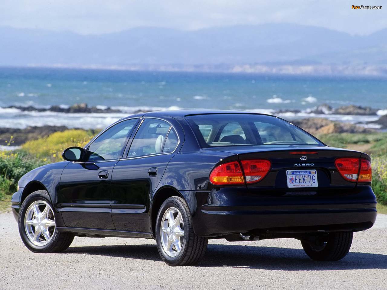 Photos of Oldsmobile Alero Sedan 1998–2004 (1280 x 960)