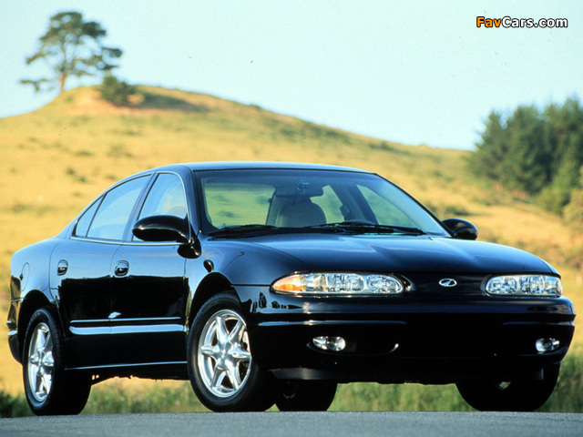 Pictures of Oldsmobile Alero Sedan 1998–2004 (640 x 480)