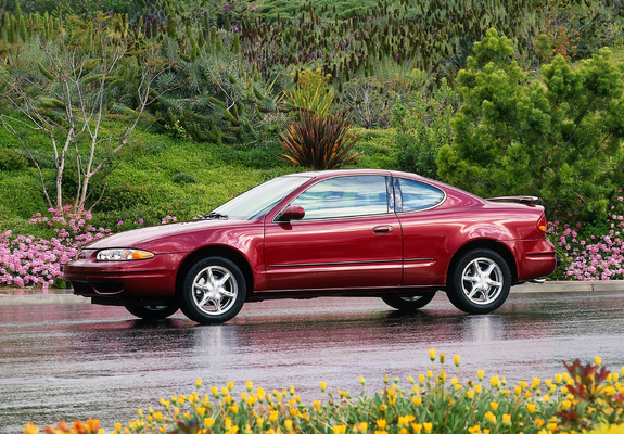 Pictures of Oldsmobile Alero Coupe 1998–2004